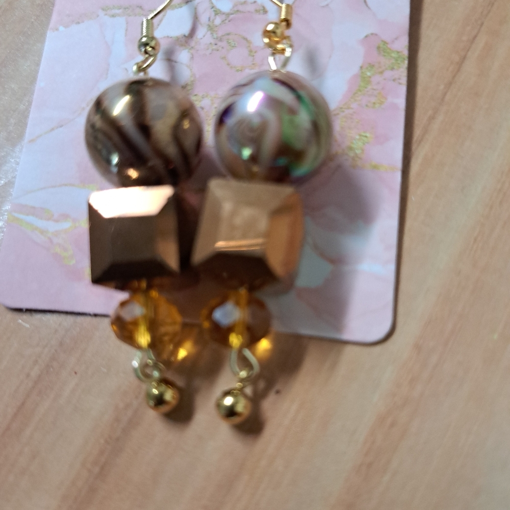 Square and round brown earrings